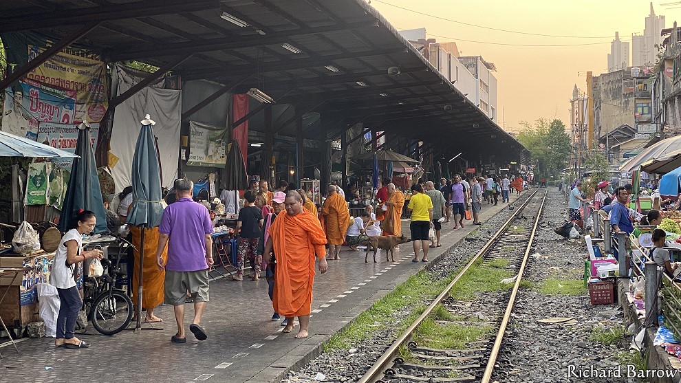 mae klong tour