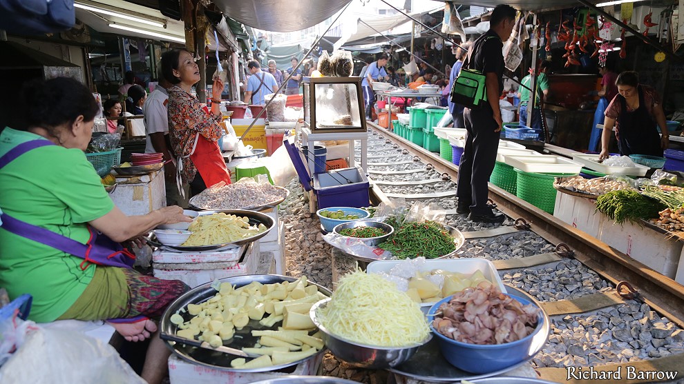 mae klong tour